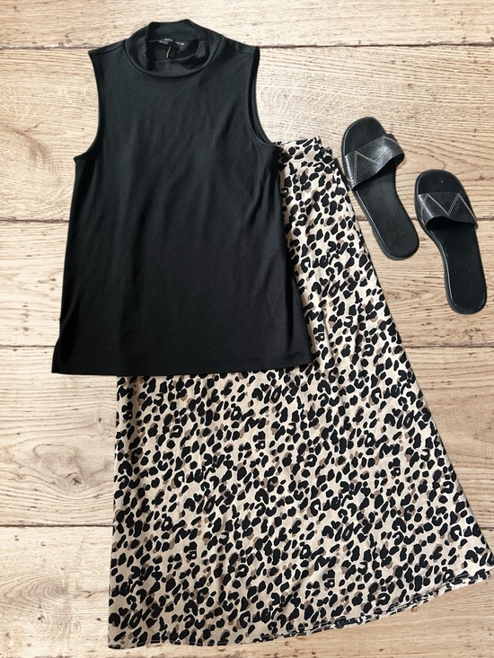 Banana Republic Factory Tops - NWT Banana Republic Factory Luxespun Black Sleeveless Mock-Neck Petite XS